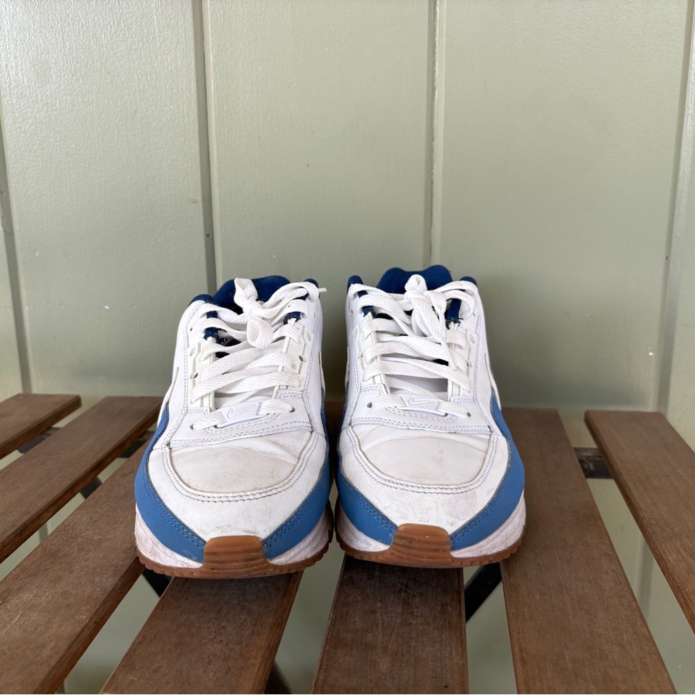 Nike Air Max Classic White and Navy Sneakers - Picture 2 of 3